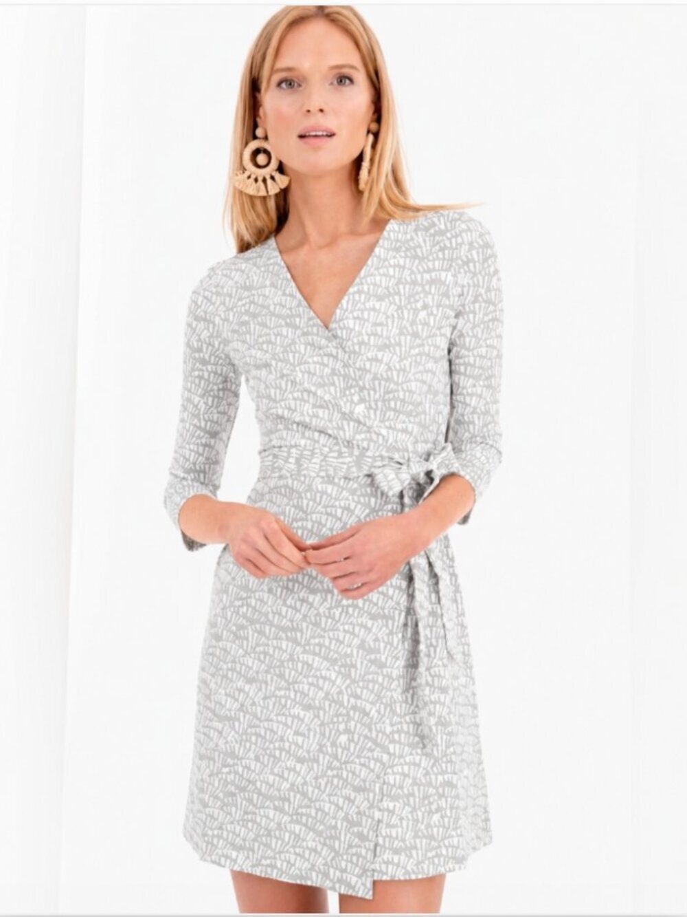Persifor Louise Wrap Dress Gray White 3/4 Sleeves Stretchy Knit Preppy Size L
